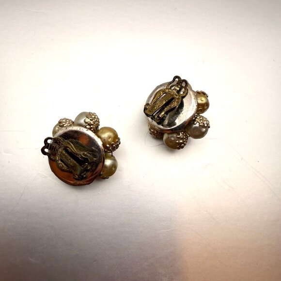 Vintage Japan Cluster Faux Pearl Clip-On Earrings Gold & Champagne Beads - Picture 4 of 9